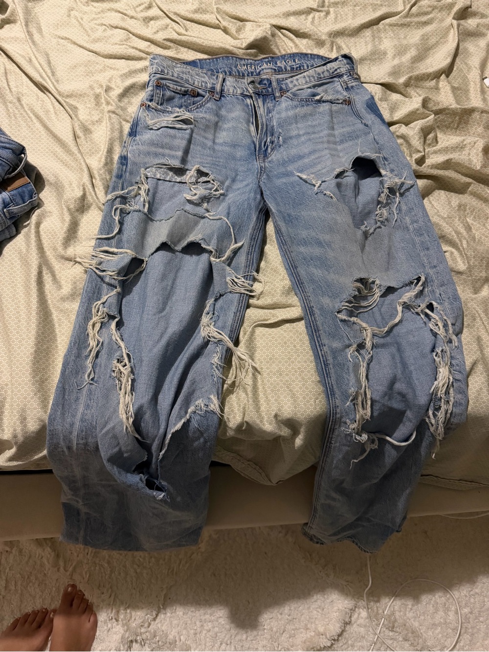 American Eagle Light Blue Distressed Women’s Jeans